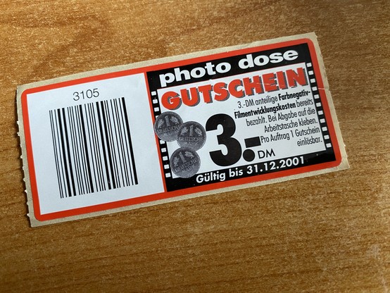 Gutschein von photo dose über 3 DM (Deutsche Mark), gültig für eine Farbfilmentwiklung (anteilig) und bis 31.12.2001