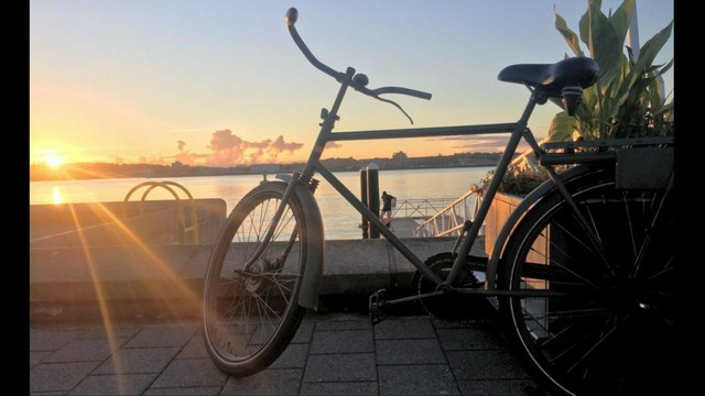 Foto vom gestohlenen Fahrrad bei Sonnenuntergang